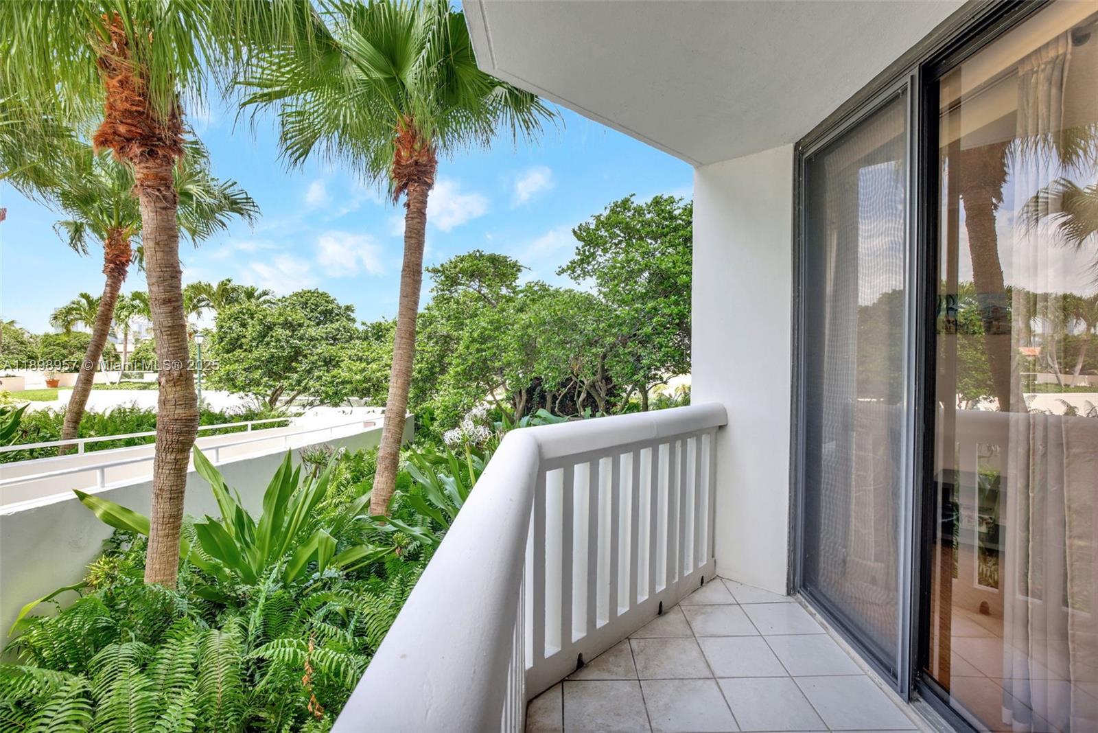 1000 ISLAND Blvd #302, Aventura FL 33160