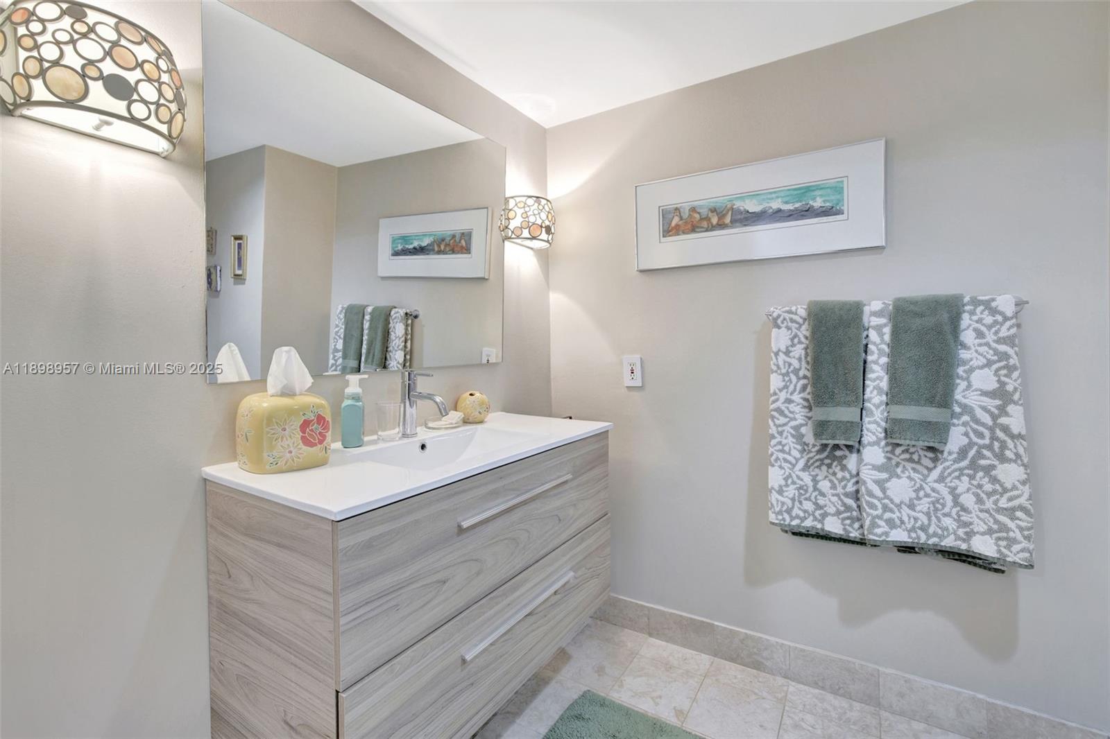 1000 ISLAND Blvd #302, Aventura FL 33160
