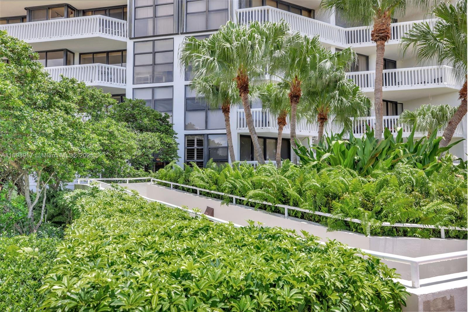 1000 ISLAND Blvd #302, Aventura FL 33160