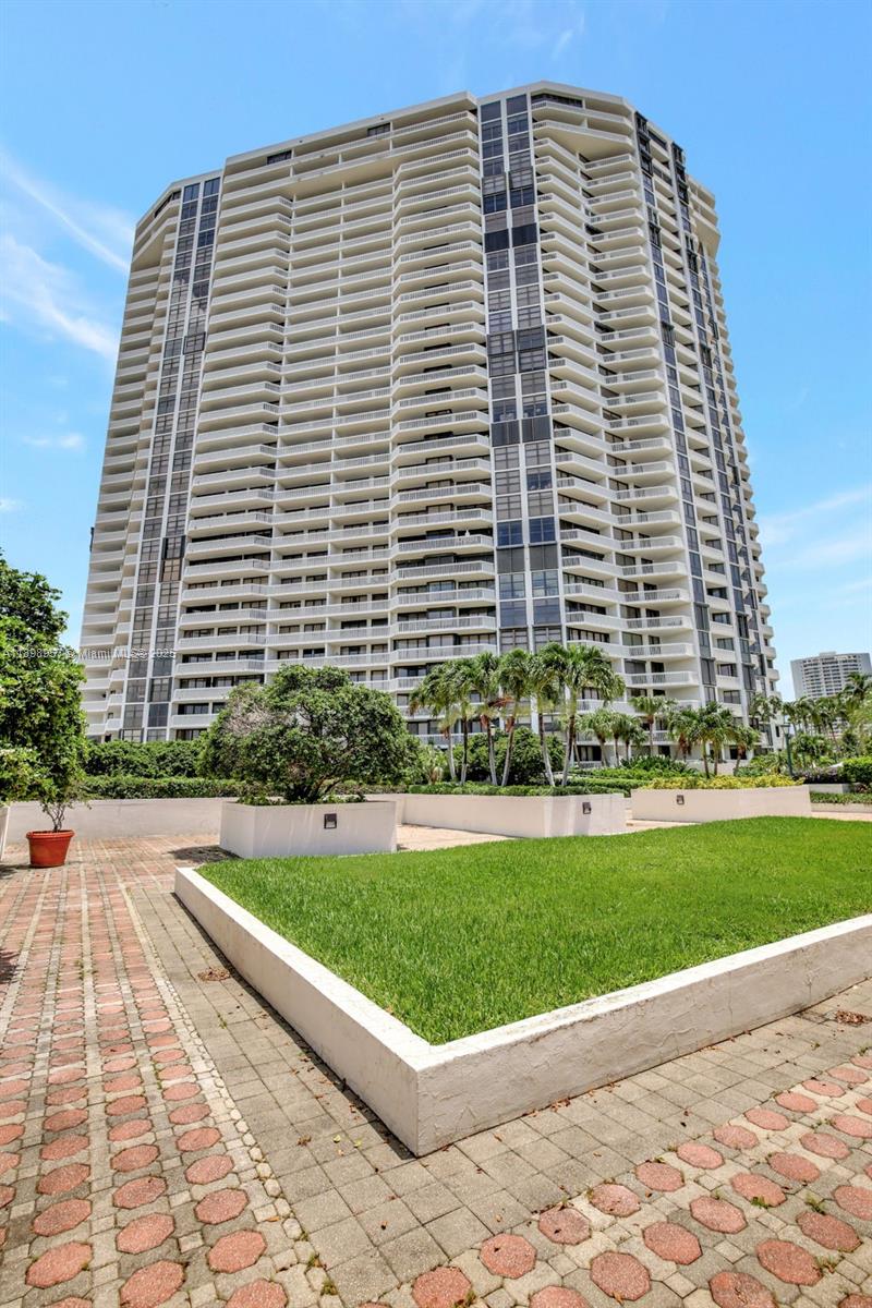1000 ISLAND Blvd #302, Aventura FL 33160