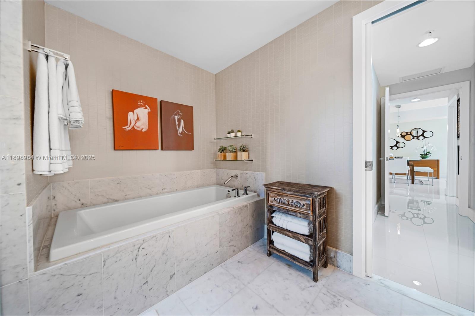 253 NE 2nd St #1109, Miami FL 33132