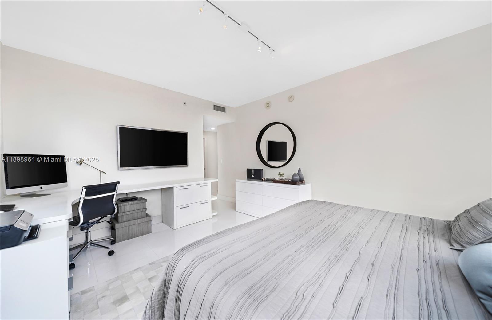 253 NE 2nd St #1109, Miami FL 33132
