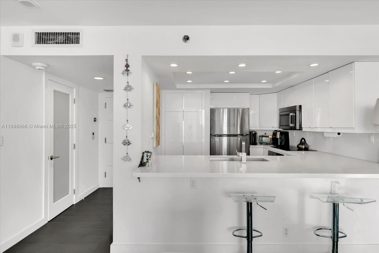 400 S Pointe Drive #1708, Miami Beach FL 33139