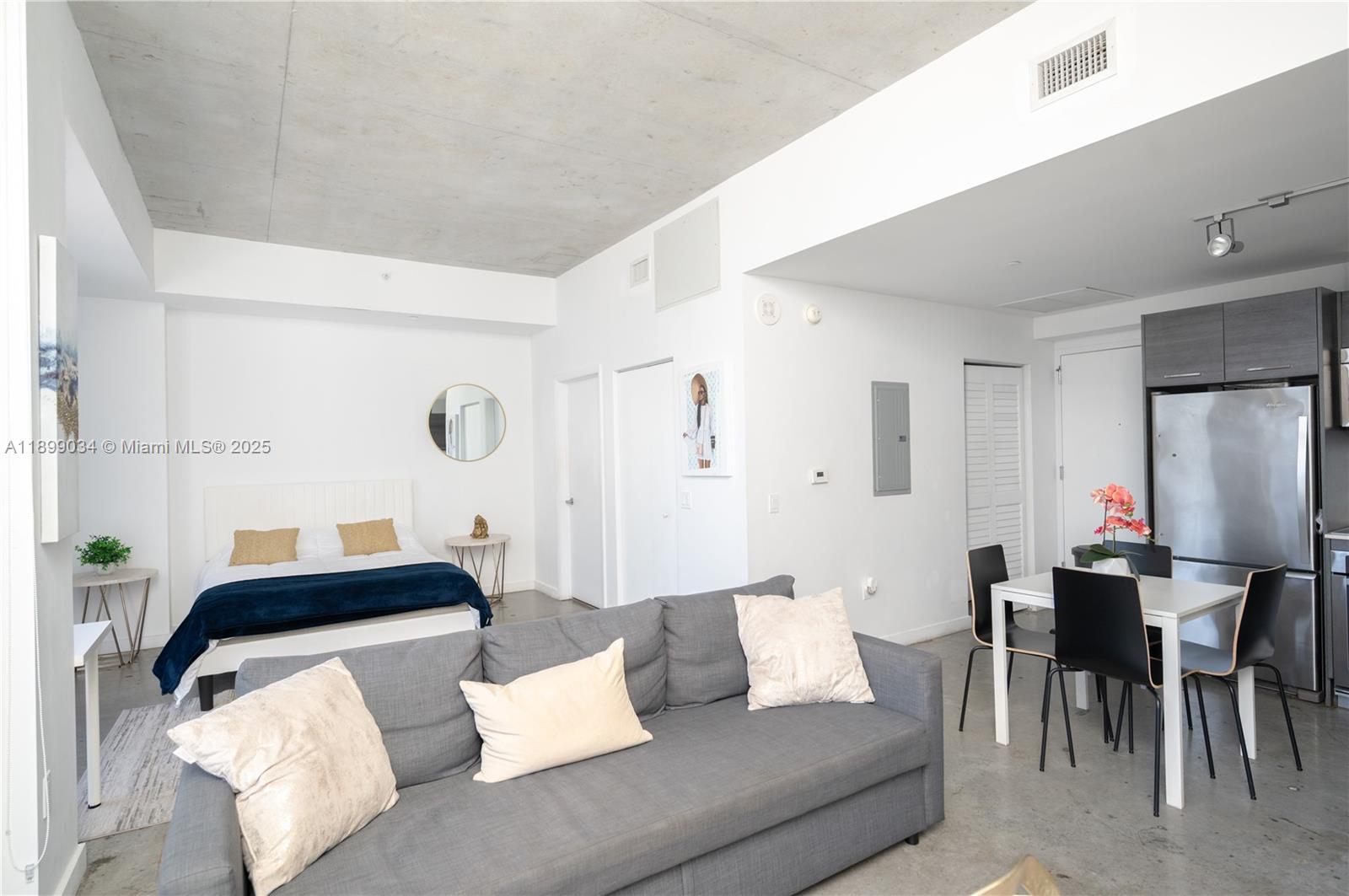 151 SE 1st St #2303, Miami FL 33131