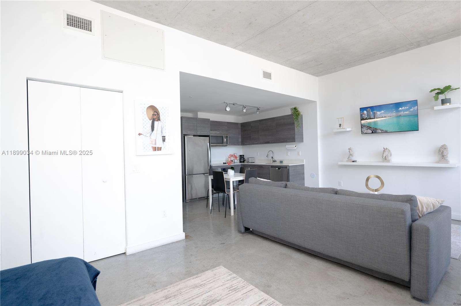 151 SE 1st St #2303, Miami FL 33131
