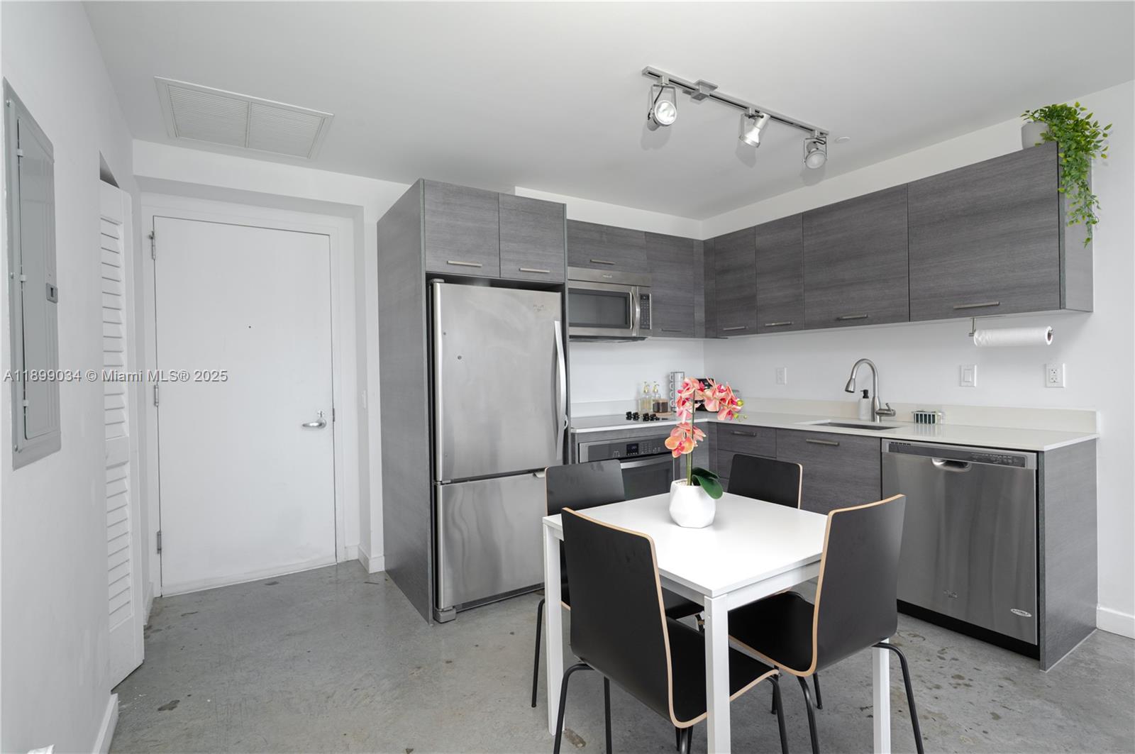 151 SE 1st St #2303, Miami FL 33131
