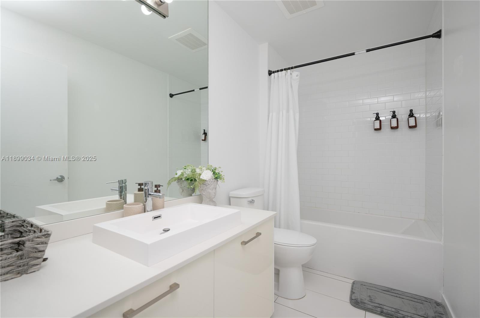 151 SE 1st St #2303, Miami FL 33131