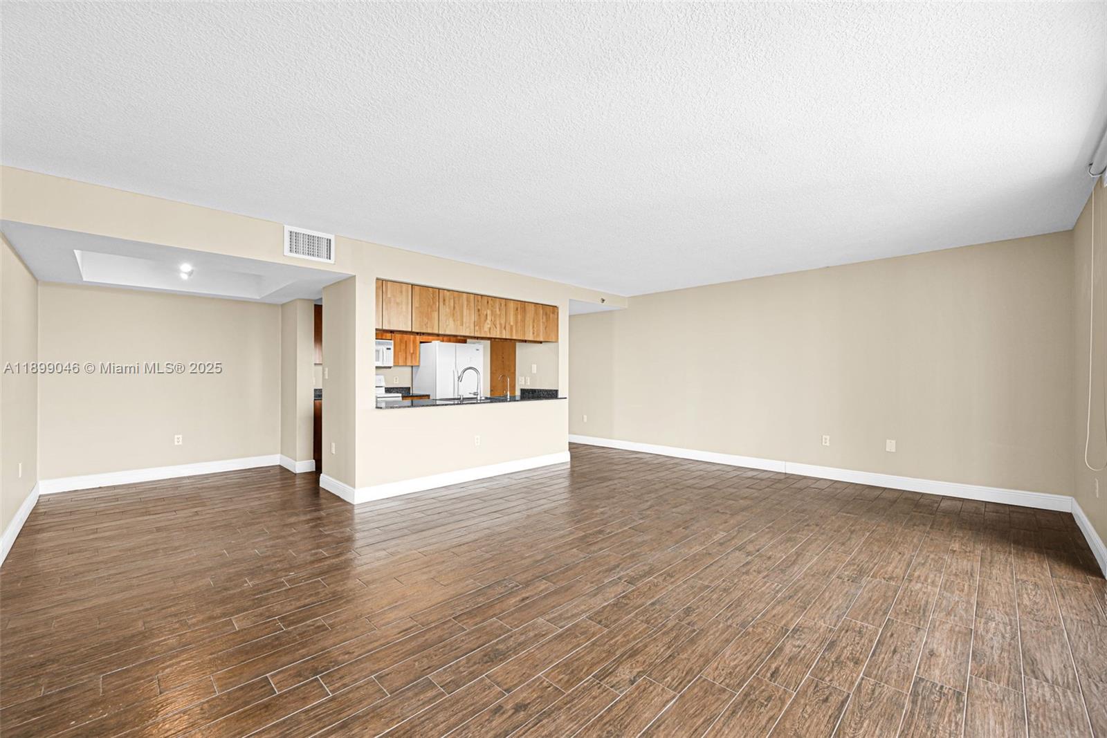 1200 Brickell Bay Dr #3501, Miami FL 33131