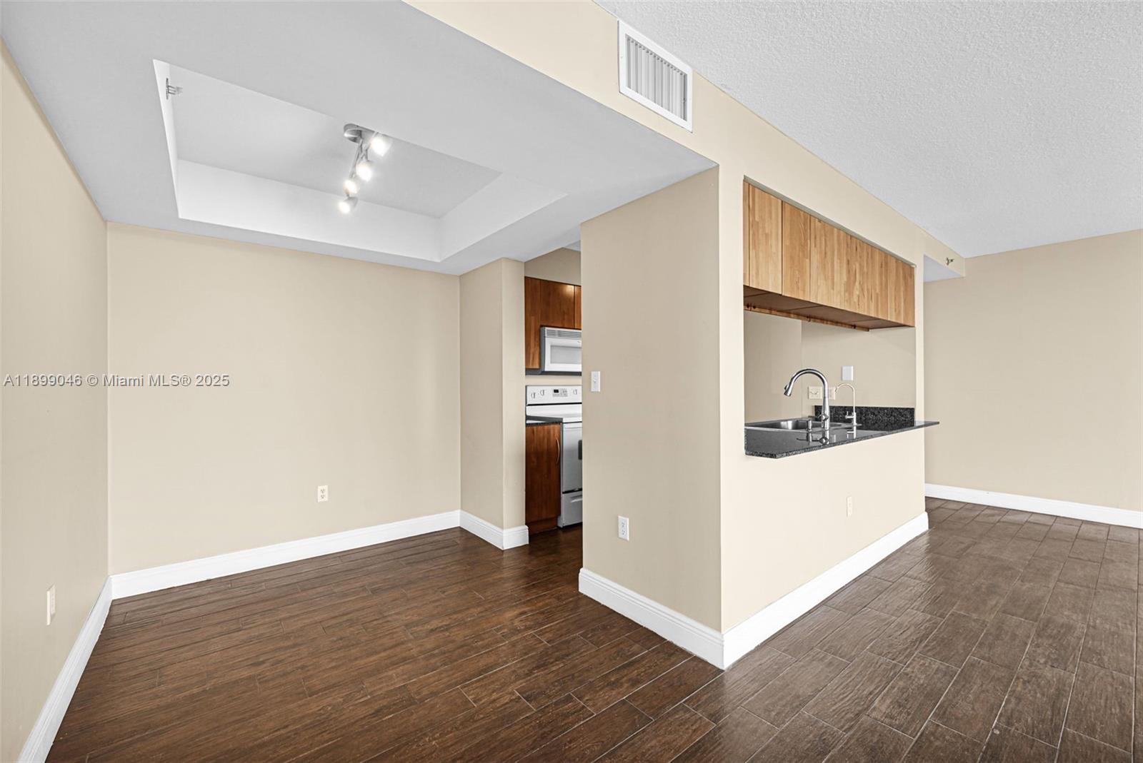 1200 Brickell Bay Dr #3501, Miami FL 33131