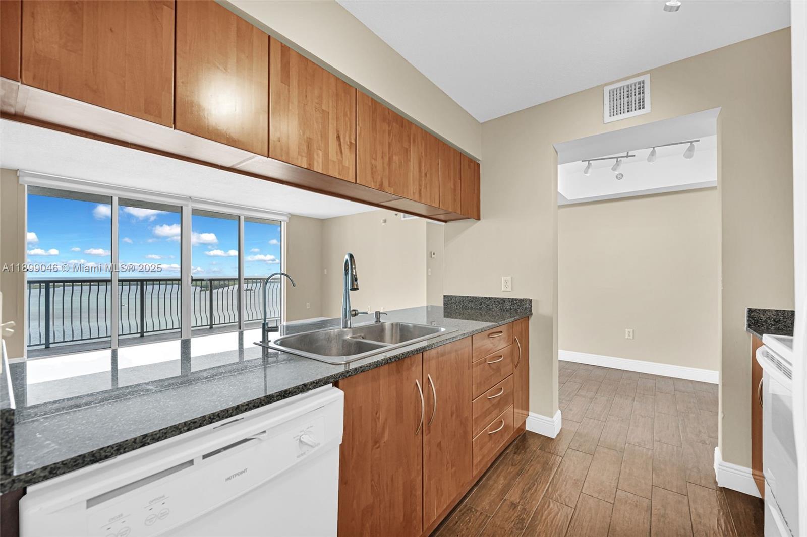 1200 Brickell Bay Dr #3501, Miami FL 33131