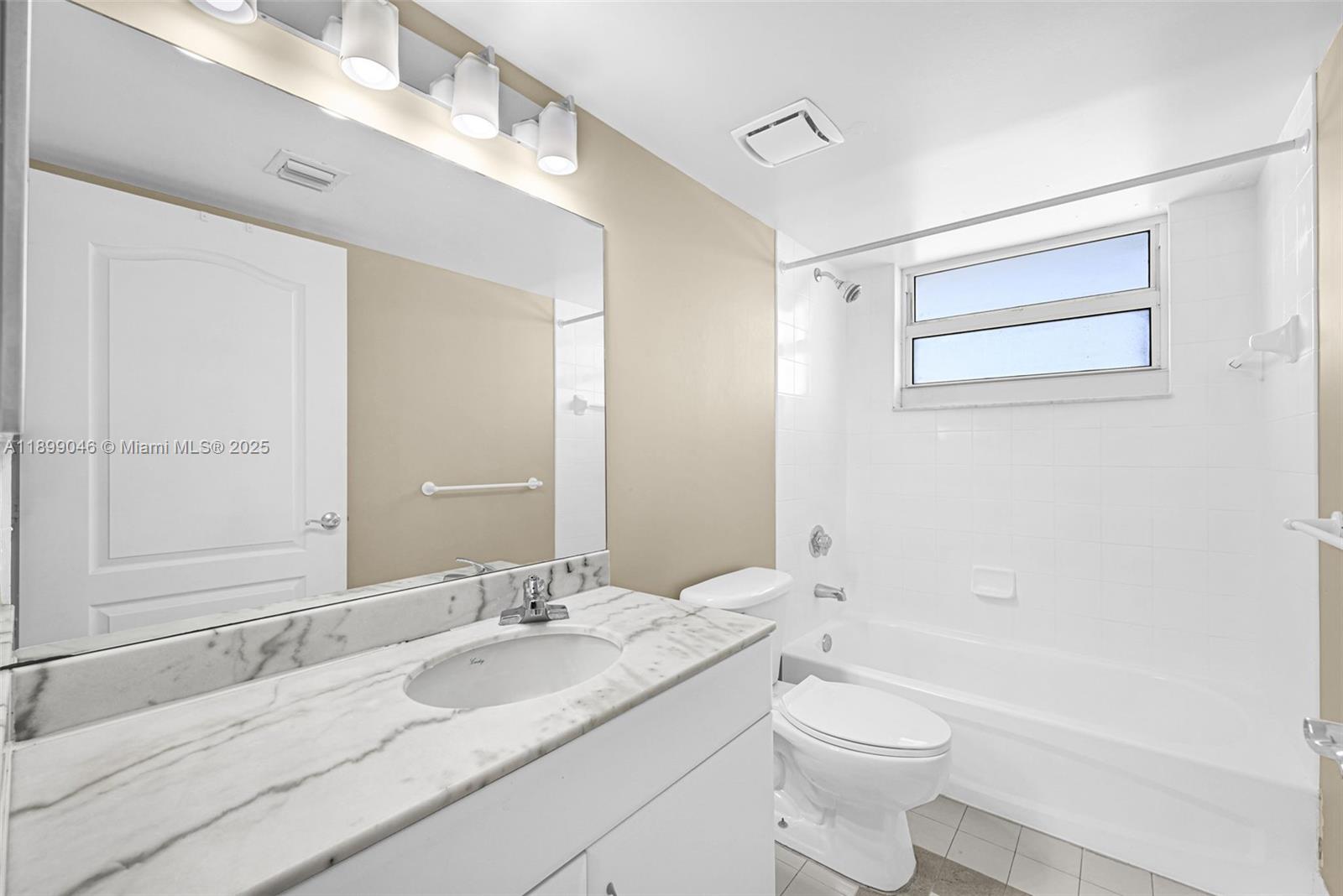 1200 Brickell Bay Dr #3501, Miami FL 33131