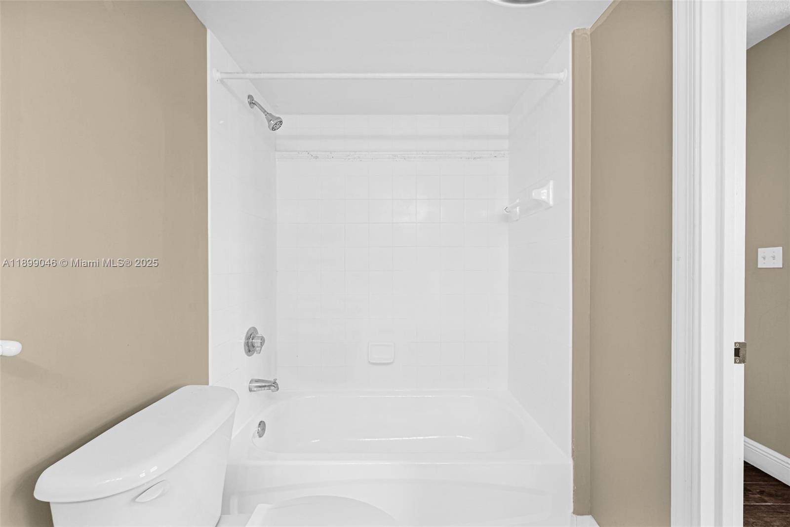 1200 Brickell Bay Dr #3501, Miami FL 33131