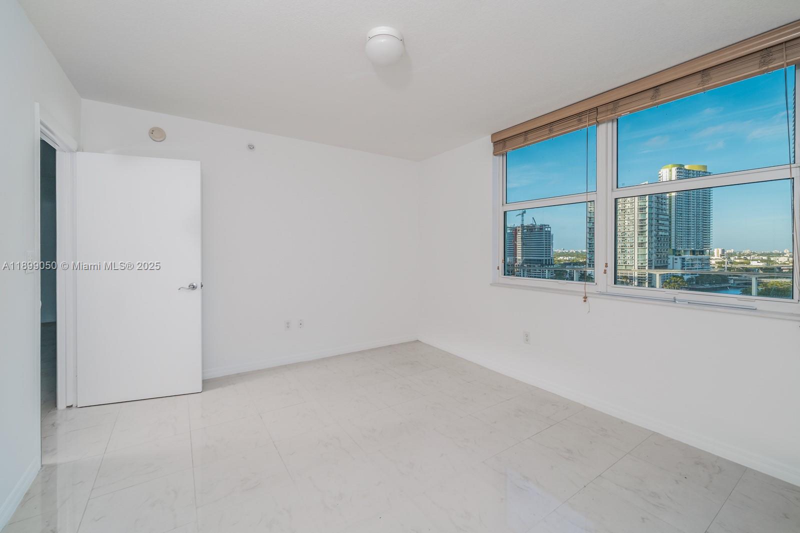 31 SE 5th St #1507, Miami FL 33131