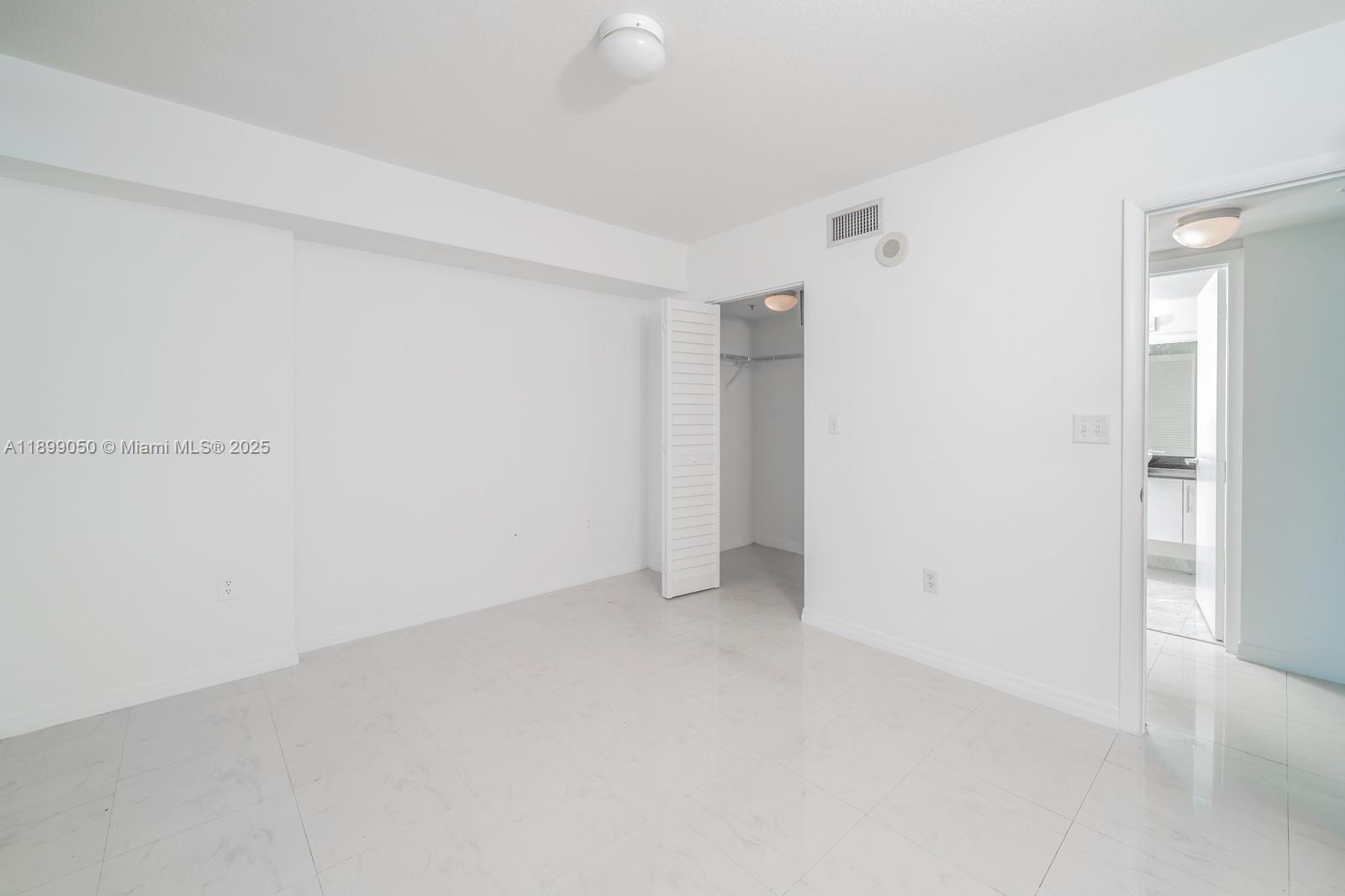 31 SE 5th St #1507, Miami FL 33131