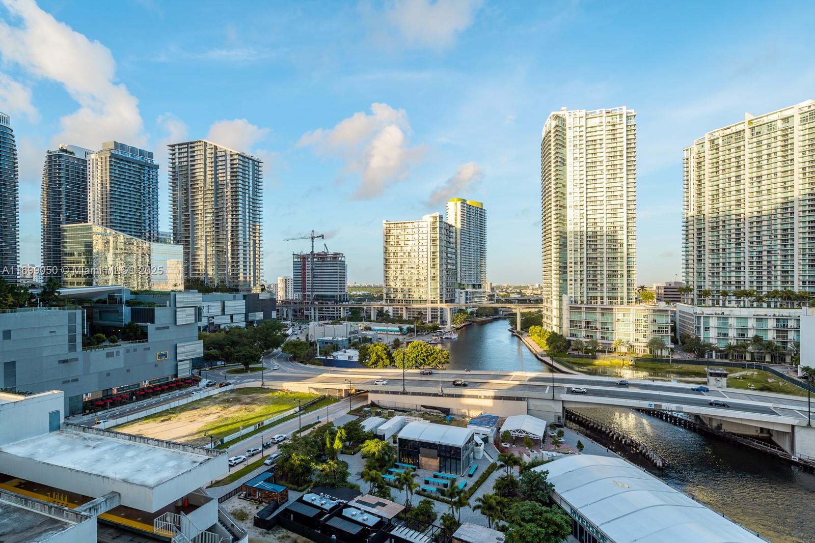 31 SE 5th St #1507, Miami FL 33131