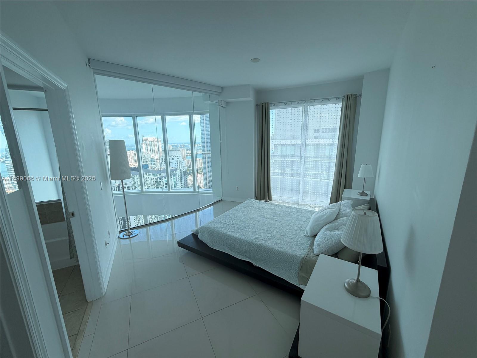 60 SW 13th St #5216, Miami FL 33130