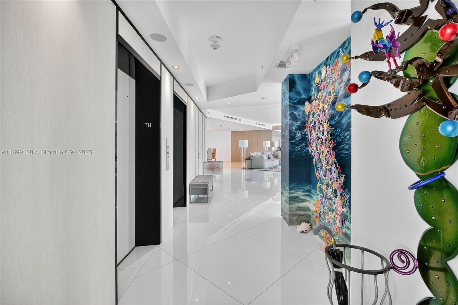 300 S Pointe Dr #TH-3105, Miami Beach FL 33139