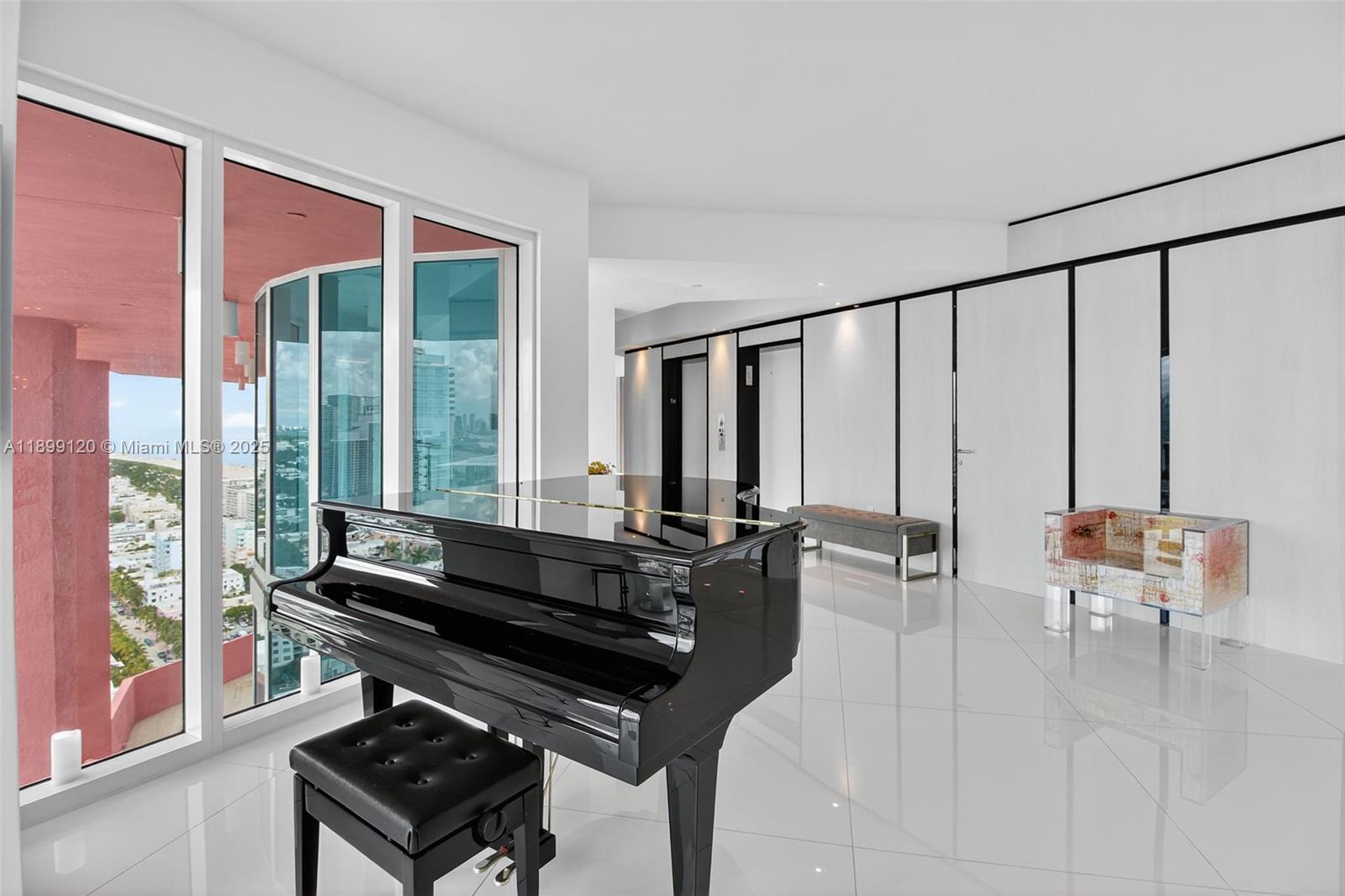 300 S Pointe Dr #TH-3105, Miami Beach FL 33139