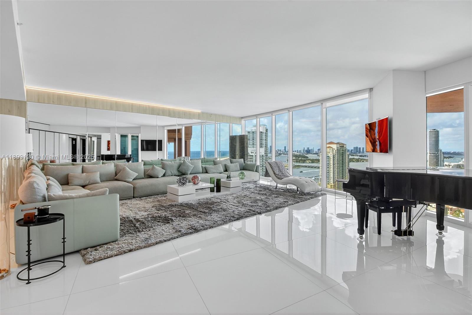 300 S Pointe Dr #TH-3105, Miami Beach FL 33139