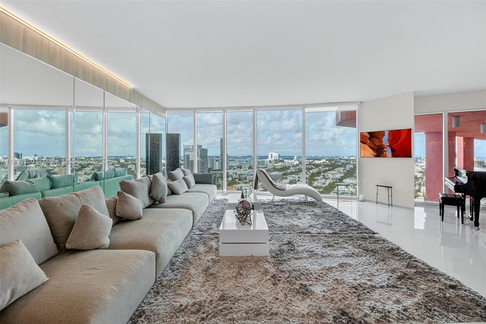 300 S Pointe Dr #TH-3105, Miami Beach FL 33139