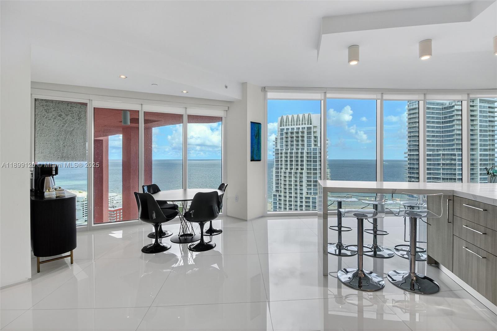 300 S Pointe Dr #TH-3105, Miami Beach FL 33139