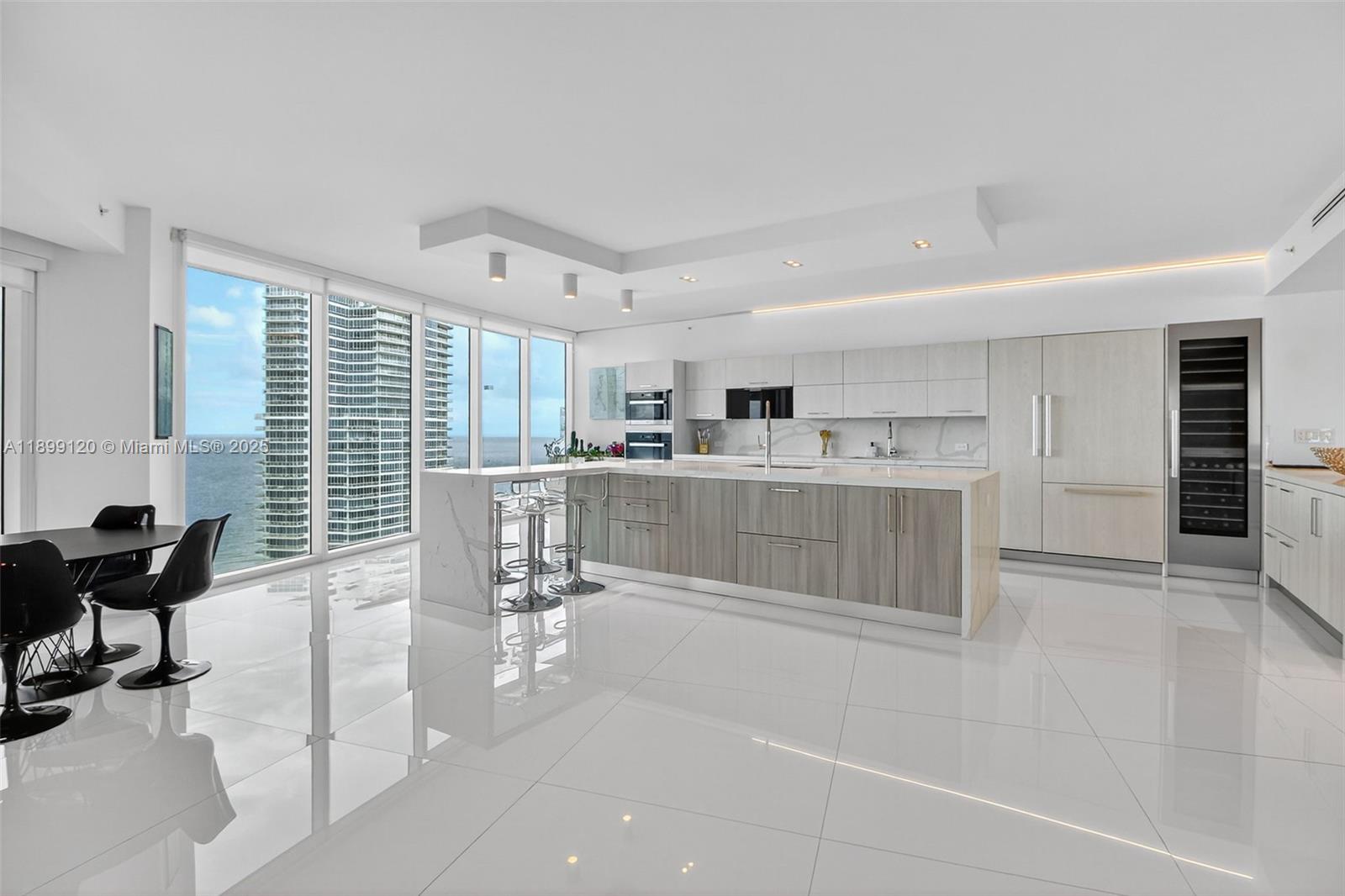 300 S Pointe Dr #TH-3105, Miami Beach FL 33139