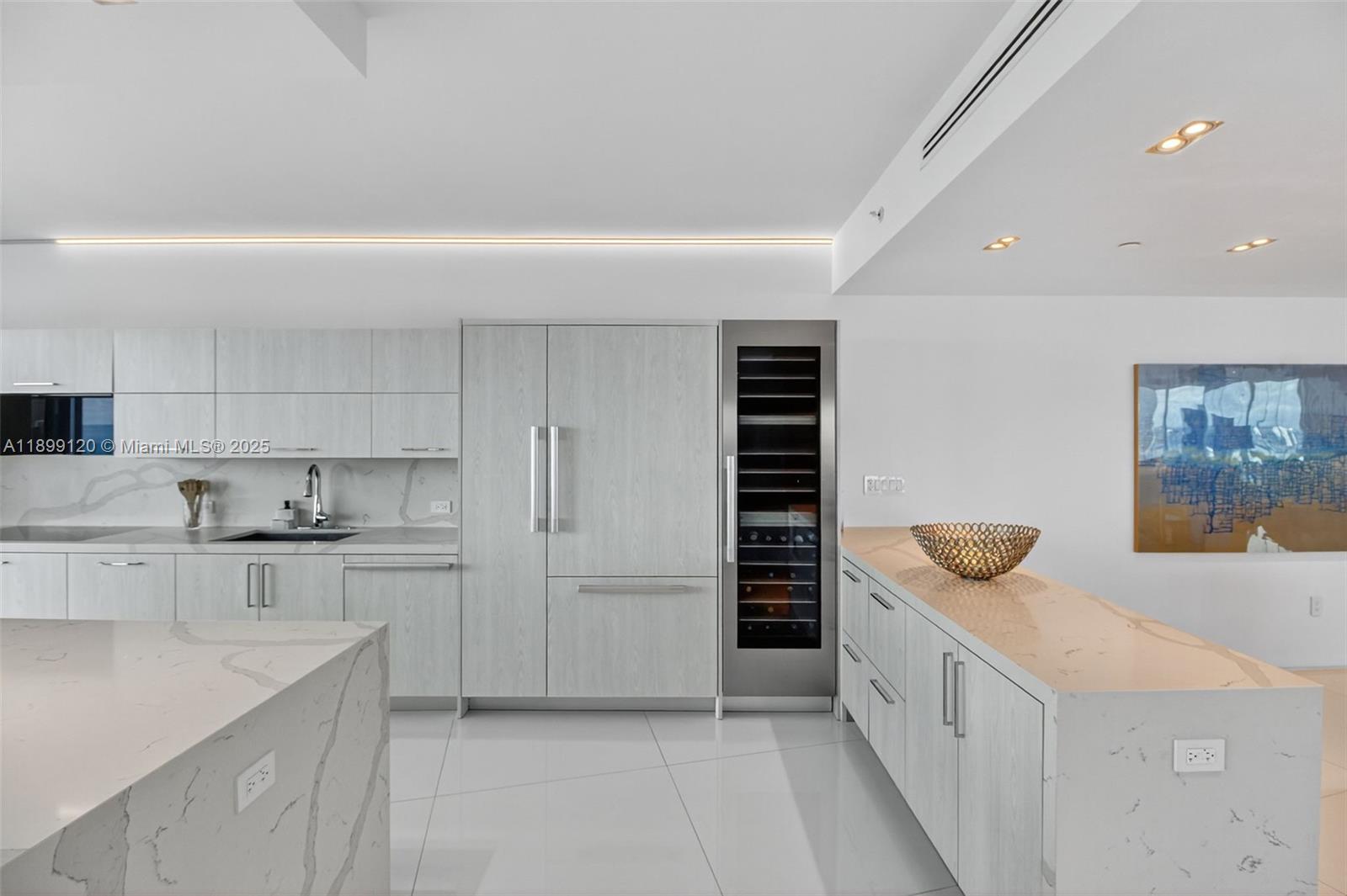 300 S Pointe Dr #TH-3105, Miami Beach FL 33139