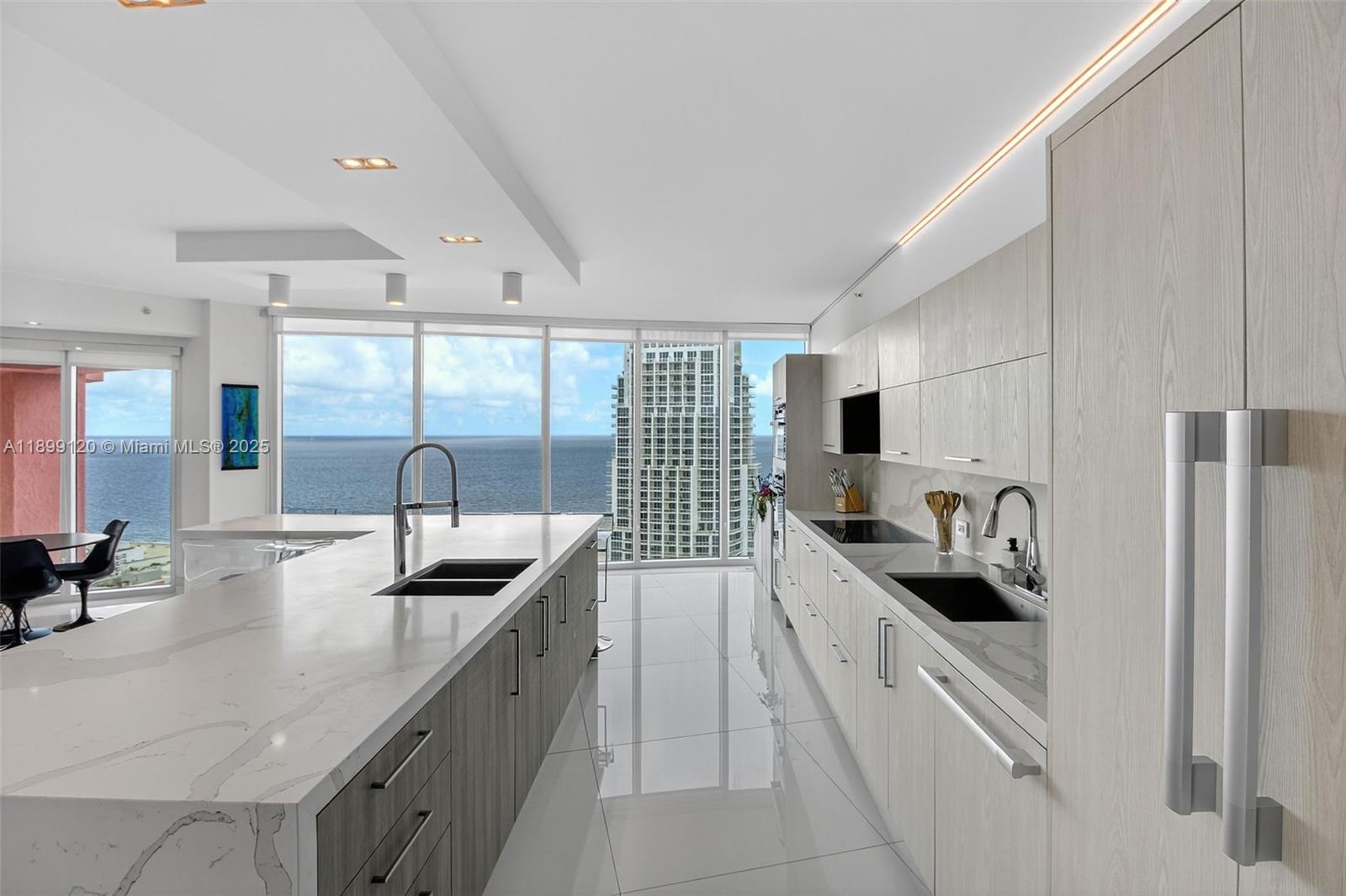 300 S Pointe Dr #TH-3105, Miami Beach FL 33139