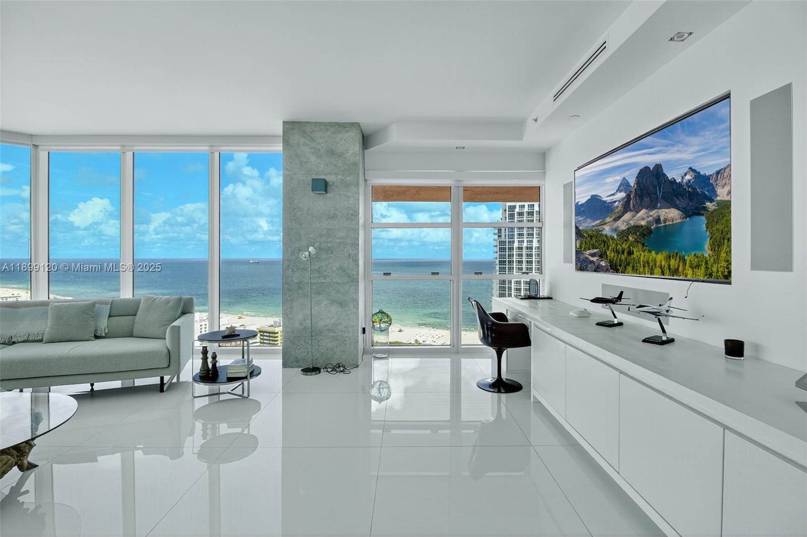 300 S Pointe Dr #TH-3105, Miami Beach FL 33139