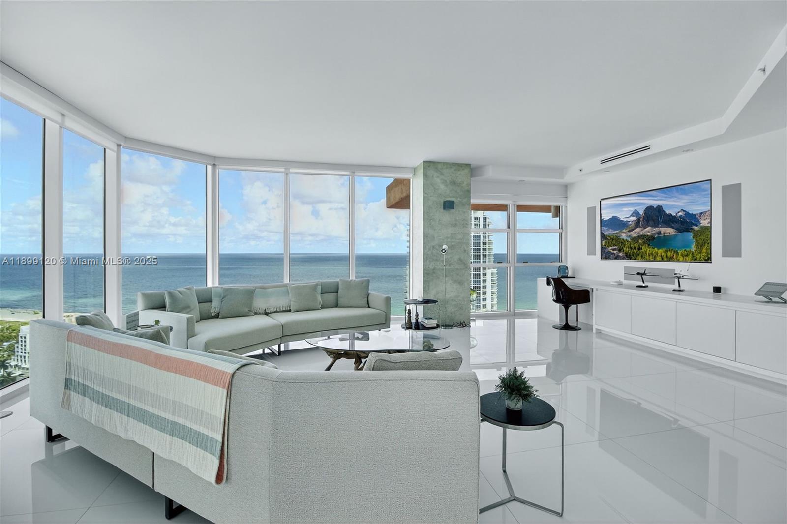 300 S Pointe Dr #TH-3105, Miami Beach FL 33139