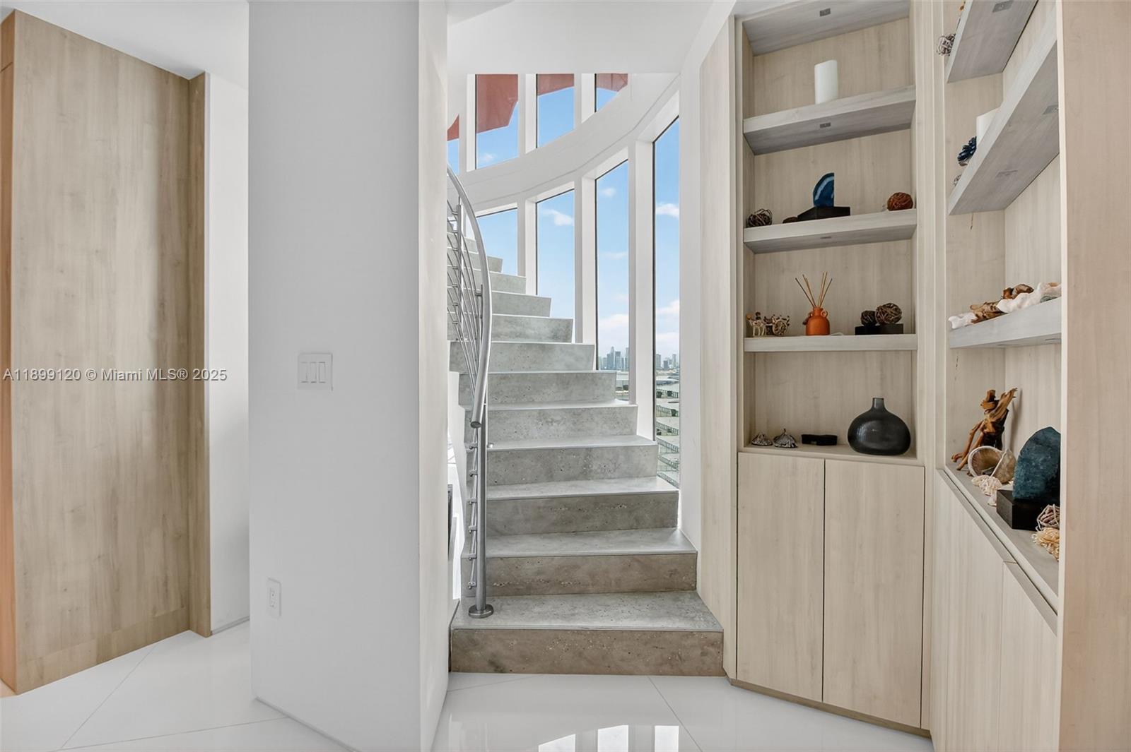 300 S Pointe Dr #TH-3105, Miami Beach FL 33139
