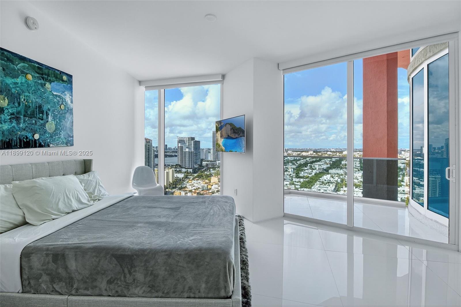 300 S Pointe Dr #TH-3105, Miami Beach FL 33139