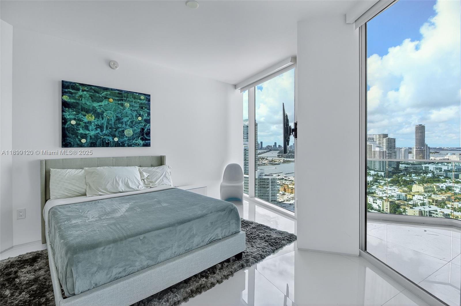 300 S Pointe Dr #TH-3105, Miami Beach FL 33139
