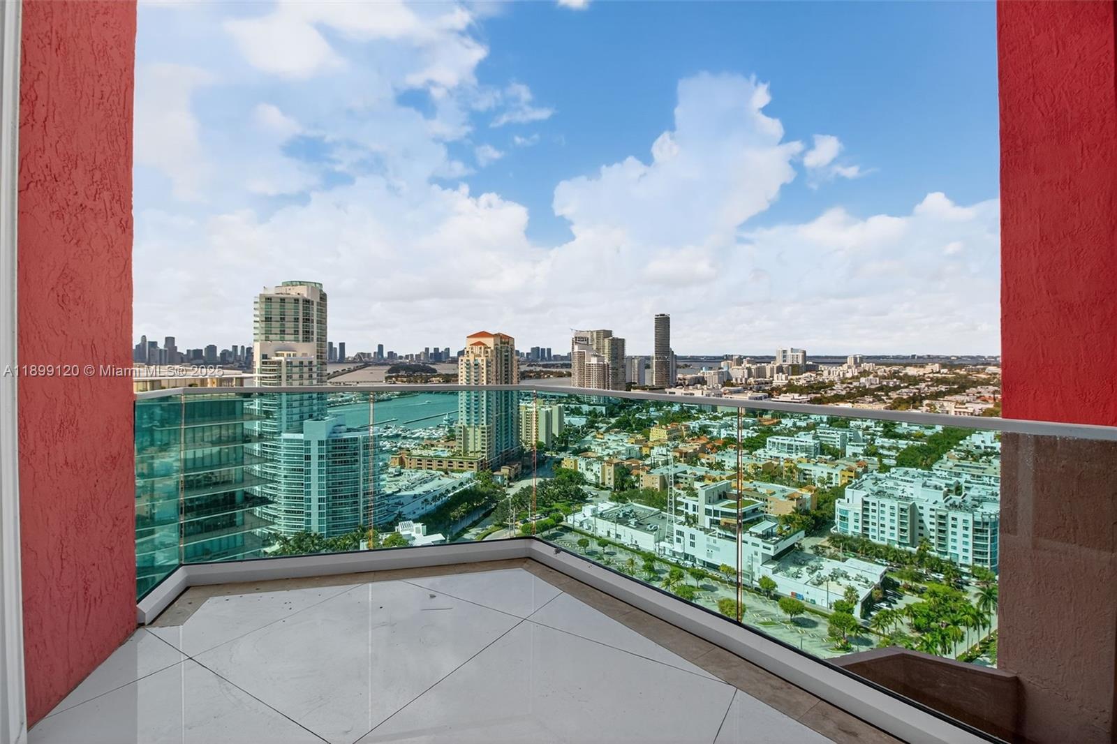 300 S Pointe Dr #TH-3105, Miami Beach FL 33139