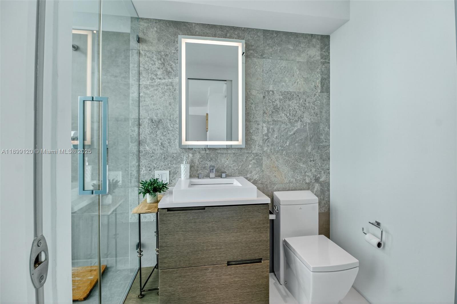 300 S Pointe Dr #TH-3105, Miami Beach FL 33139