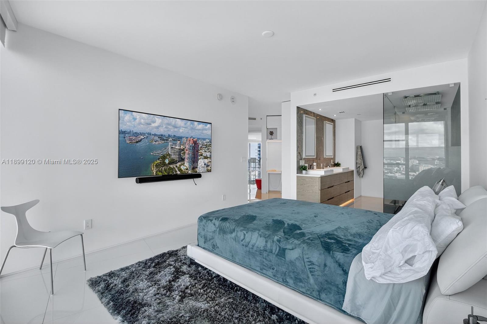 300 S Pointe Dr #TH-3105, Miami Beach FL 33139