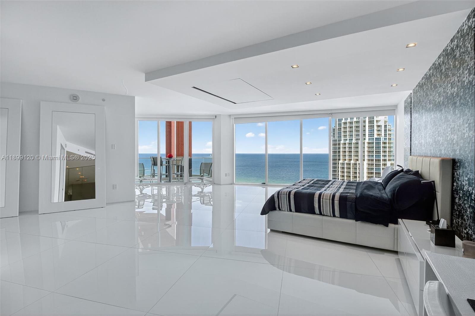 300 S Pointe Dr #TH-3105, Miami Beach FL 33139