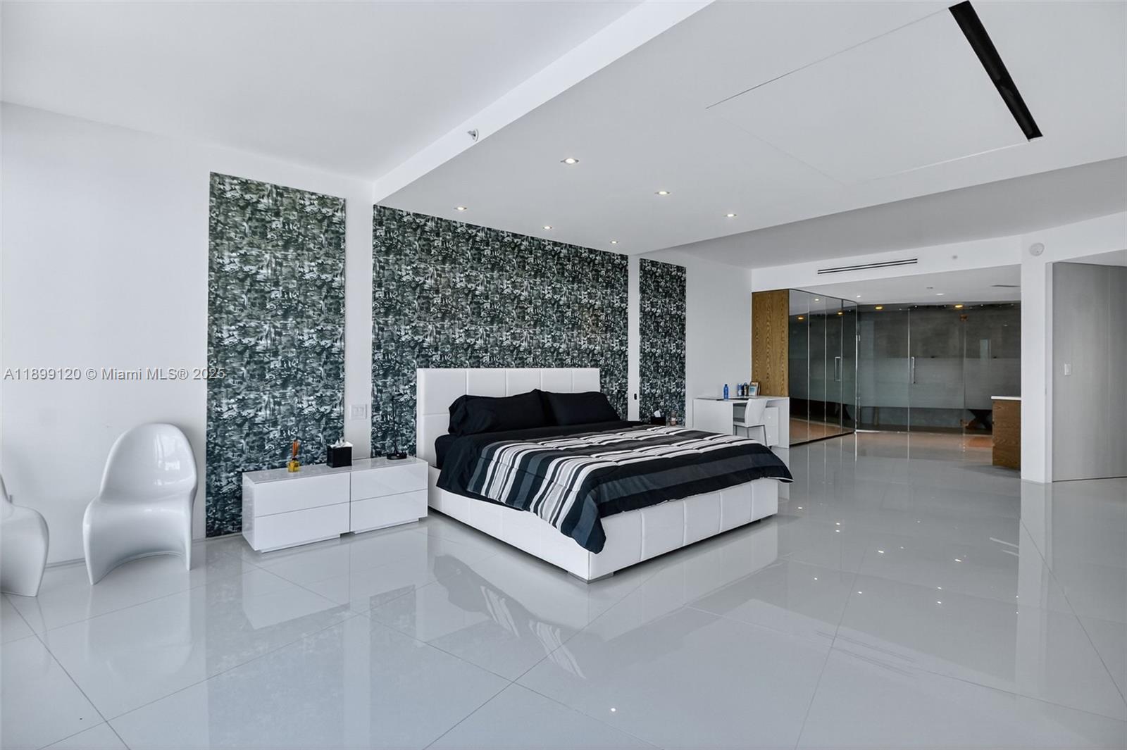 300 S Pointe Dr #TH-3105, Miami Beach FL 33139