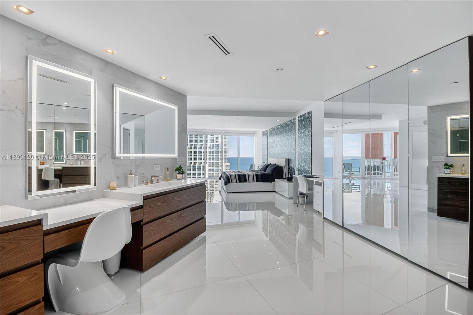 300 S Pointe Dr #TH-3105, Miami Beach FL 33139
