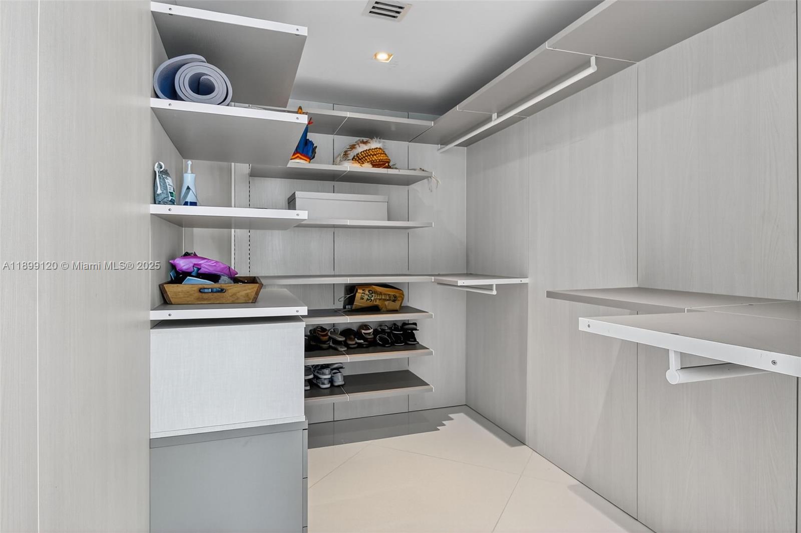 300 S Pointe Dr #TH-3105, Miami Beach FL 33139