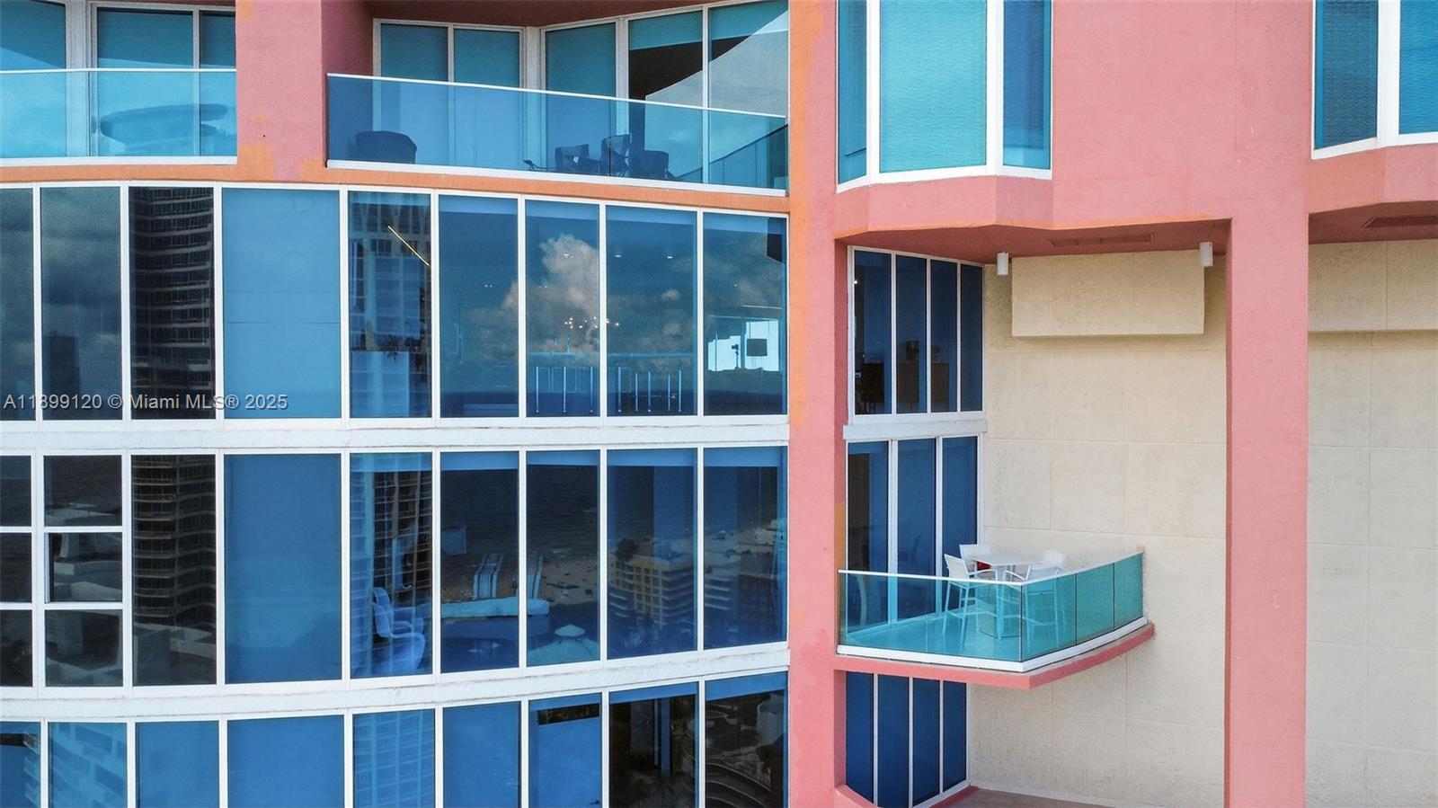 300 S Pointe Dr #TH-3105, Miami Beach FL 33139