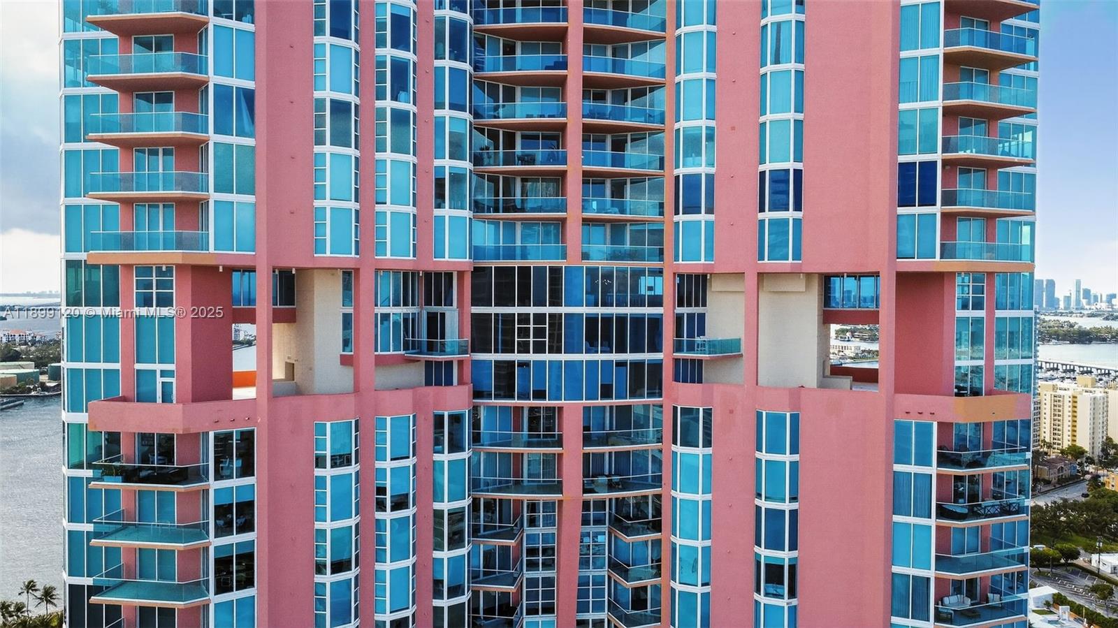 300 S Pointe Dr #TH-3105, Miami Beach FL 33139