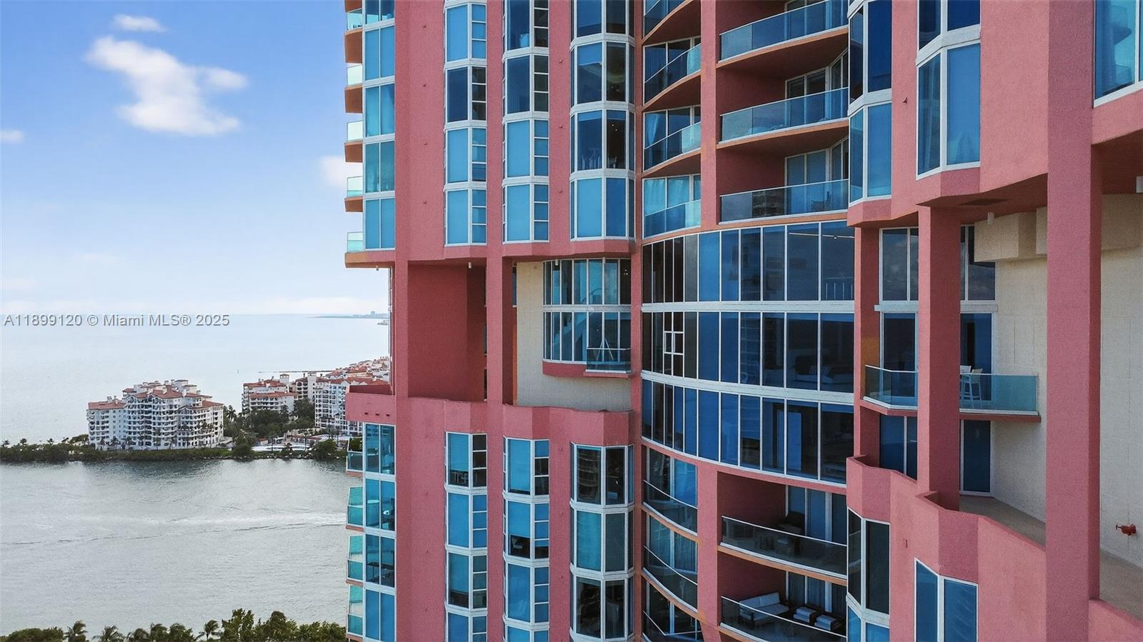 300 S Pointe Dr #TH-3105, Miami Beach FL 33139