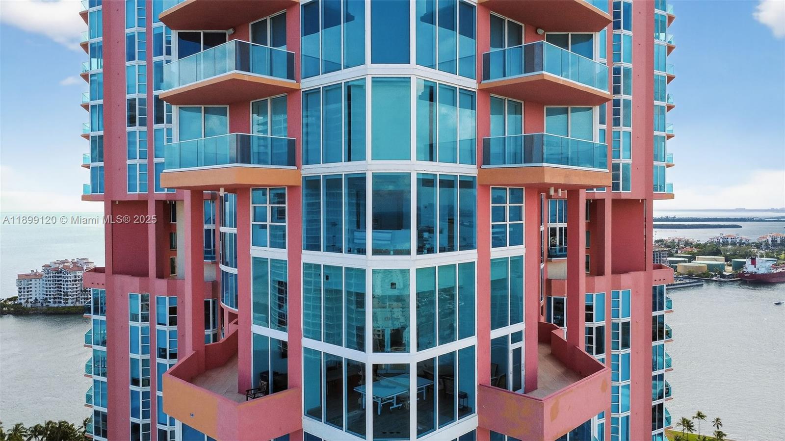 300 S Pointe Dr #TH-3105, Miami Beach FL 33139