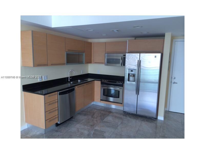 950 Brickell Bay Dr #2808, Miami FL 33131