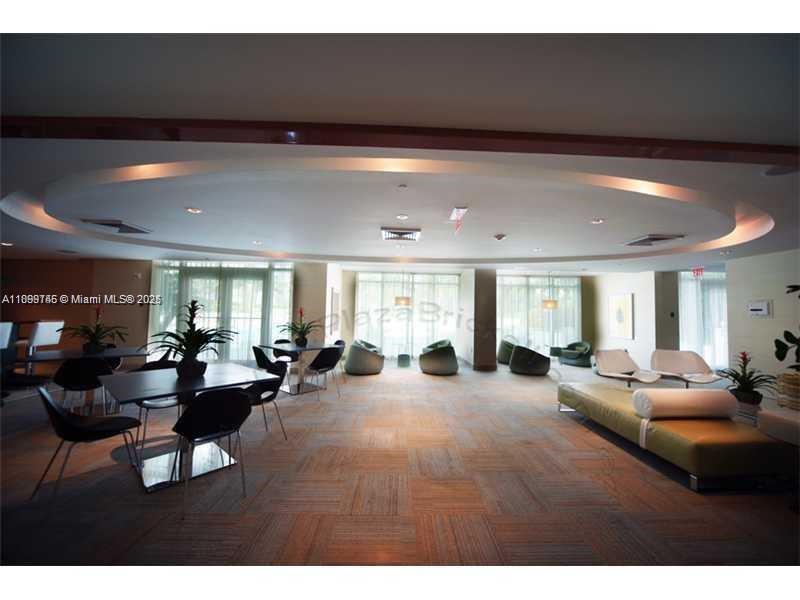 950 Brickell Bay Dr #2808, Miami FL 33131