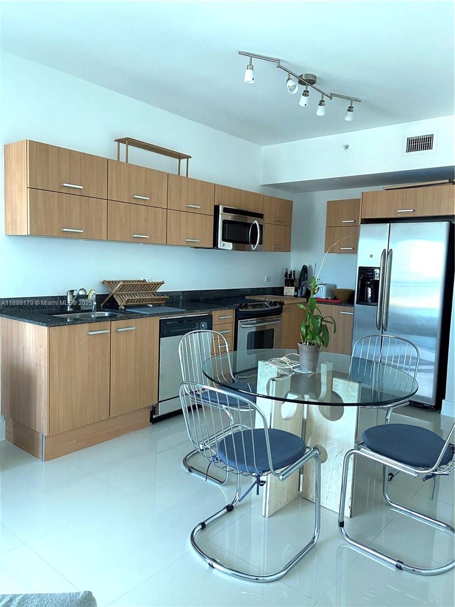 350 S Miami Ave #3811, Miami FL 33130