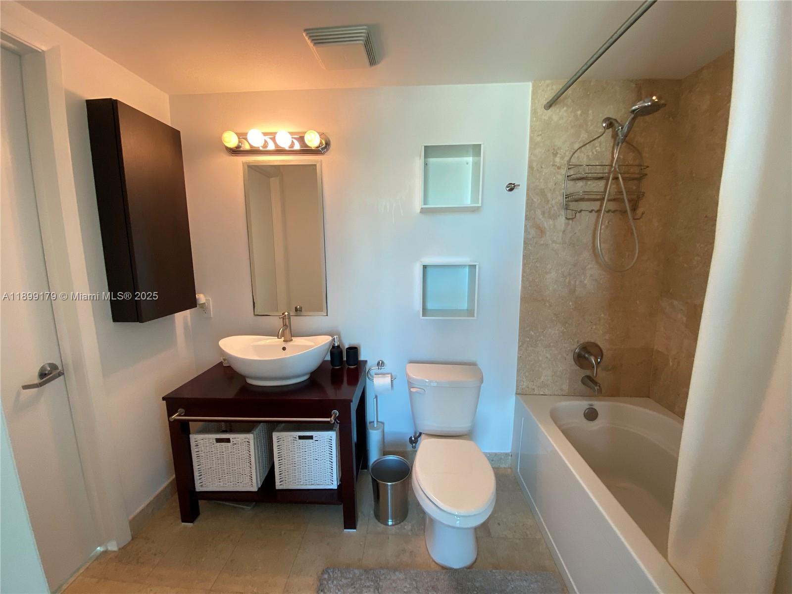 350 S Miami Ave #3811, Miami FL 33130