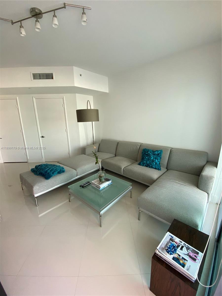 350 S Miami Ave #3811, Miami FL 33130