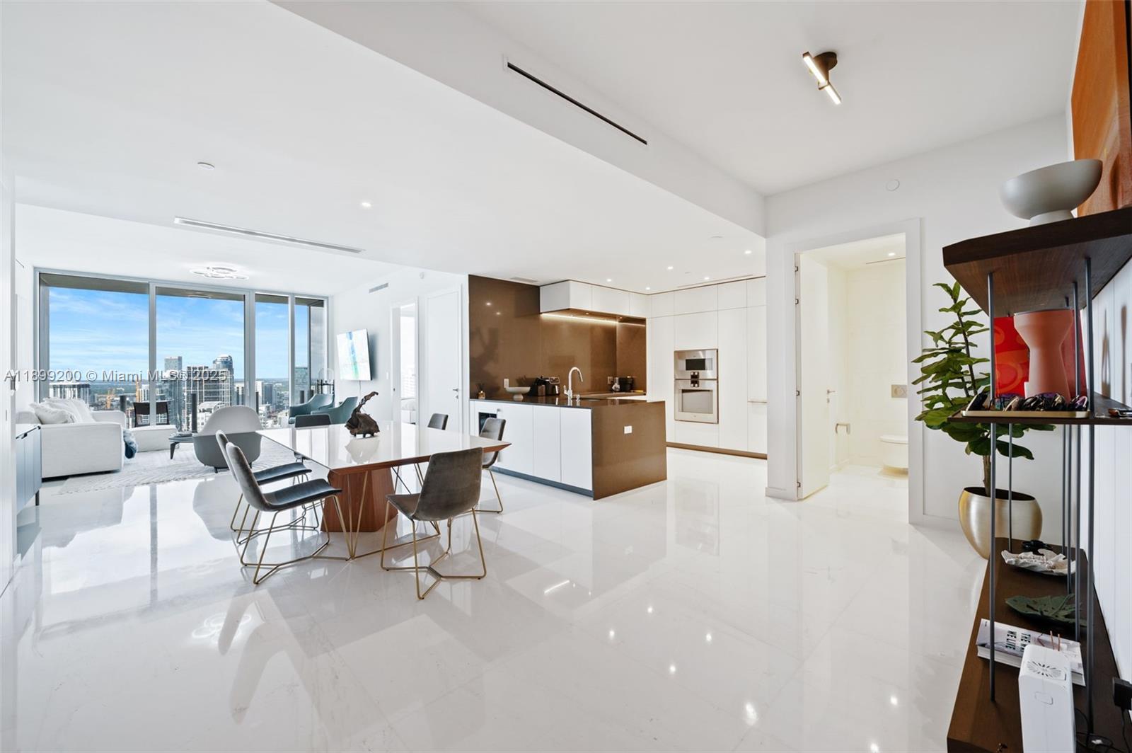 300 Biscayne Blvd Way #4909W, Miami FL 33131